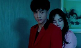 娱乐圈里两个男人吃瓜,是友情升温还是另有隐情？